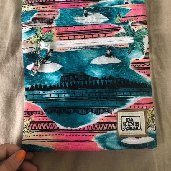 DaKine Hawaii Jive Crossbody Bag 🌈 - Picture 2 of 2